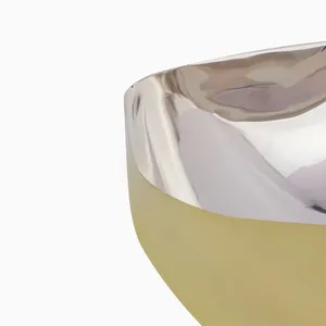 Bol décoratif artisanal moderne avec finition haut de gamme pour la décoration de table basse, utilisation commerciale de luxe, bol en métal décoratif - Product Image 3