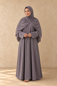 Abaya Elegante de Chifón Gris Malva Ahumado Mishkat Couture con Mangas Largas, Antiarrugas y Ligera, Ropa Modesta para Mujer - Product Image 4