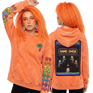 Sudadera con Capucha Naranja Lavada al Ácido Personalizada para Mujer, Estilo Vintage Desgastado, Gráfico Retro Pixel Art Game Over, Sudadera de Gran Gramaje - Product Image 1