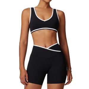 Ensemble de sport personnalisé pour femme : Short taille haute croisé et soutien-gorge de yoga dos nu, vêtements de fitness respirants et extensibles - Product Image 1