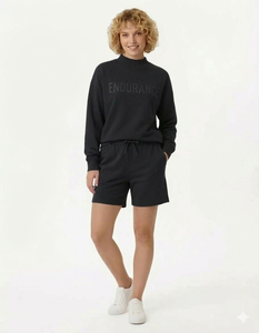 Conjunto de Camiseta de Cuello Alto y Pantalones Cortos para Mujer, Diseñado con Atractivo Visual para Mejorar la Exhibición y la Presentación en Tiendas - Product Image 1