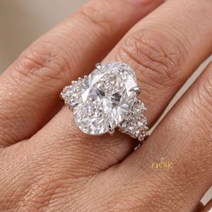 Bague de fiançailles unisexe personnalisée en or massif 18 carats avec diamant ovale de laboratoire DEF VVS certifié IGI, design artisanal - Product Image 3
