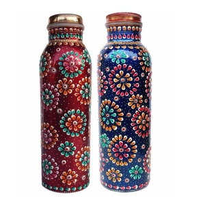 Bouteille d'eau artisanale tendance en cuivre avec finition florale émaillée multicolore, bouteille à boire réutilisable traditionnelle indienne - Product Image 1