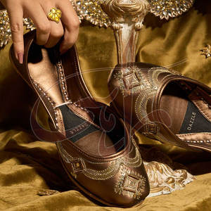 Chaussures Khussa pour femmes de qualité supérieure, tendance mode haute performance, imprimées, antidérapantes, personnalisables, toutes saisons - Product Image 4