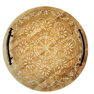 Bandeja redonda decorativa de madera con patrón étnico tallado y asas laterales, bandeja de servir tradicional para decoración festiva del hogar. - Product Image 1