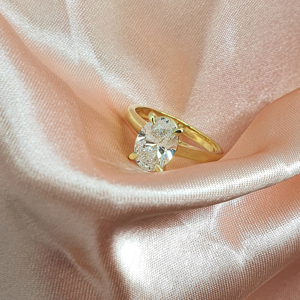 Anillo de Joyería Fina de Moda con Diamante Sintético CVD HPHT Ovalado de 7*12mm y 2ct, Corte Catedral, Oro Amarillo de 14kt, para Compromiso y Boda - Product Image 1