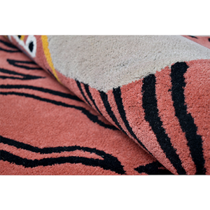 Tapis tibétain traditionnel en laine tufté à la main, motif double peau de tigre, style bohème rose corail, aspect fourrure animale exotique, écologique - Product Image 6