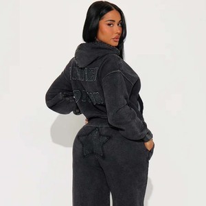 Sudadera Corta Negra para Mujer con Estampado de Corazón Blanco, Hombros Caídos, Estilo Oversize, para Otoño - Product Image 5