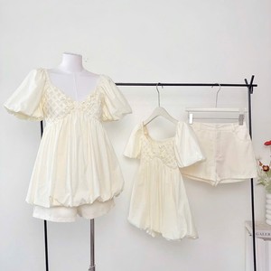 Robe Babydoll Blanche Unie à Manches Courtes et Col Carré, Style Doux, avec Short Intégré, Respirante et Séchage Rapide, Tissée 100% Coton, Vente en Gros Usine - Product Image 4