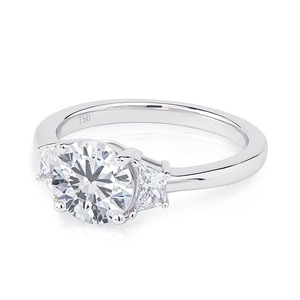 Anillo de Compromiso de Tres Piedras con Diamante Cultivado en Laboratorio de Corte Redondo de 1.40CT, Oro Blanco, Joyería Fina Personalizada para Bodas, Venta al Por Mayor - Product Image 3
