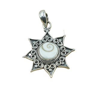 Colgante de Concha Ojo de Shiva de Plata de Ley 925 Hecho a Mano, Diseño Bohemio Vintage de Sol, Joyería Espiritual, Regalo para Mujeres, Hombres, Novias - Product Image 1