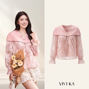 เสื้อผู้หญิงสีชมพูสไตล์วินเทจลำลองลายดอกไม้ผ้าชีฟองแขนบอลลูนคอวีลูกไม้โปร่งลายแจ็คการ์ดโรแมนติกสำหรับผู้หญิง ARABELL - Product Image 1