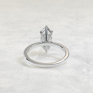 Bague de fiançailles de luxe en or blanc 14 carats avec diamant de laboratoire taille marquise 1,50 carat pour femme, bague de promesse de mariage avec pavé de diamants - Product Image 5