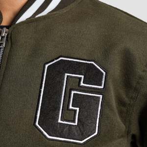 เสื้อแจ็คเก็ตวาร์ซิตี้สีเขียวมะกอกพร้อมโลโก้ G ปักลาย ซิปหน้าแขนยาว สไตล์วิทยาลัยสำหรับผู้หญิง ใส่ได้ในฤดูใบไม้ร่วง - Product Image 4