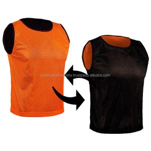 Maillots d'entraînement en mesh personnalisés orange et noir sans manches, respirants, pour adultes, pour l'entraînement au football, 100% polyester - Product Image 6