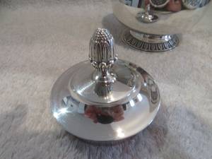 Sucrier en métal argenté style Empire, modèle Christofle Malmaison, sucrier vintage français plaqué argent, hauteur 13,8 cm - Product Image 1