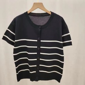 Cardigan en viscose rayé élégant pour femme, pull tricoté à manches courtes, col rond, boutonné sur le devant, idéal pour l'été et les superpositions - Product Image 3