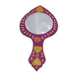 Miroir à main artisanal haut de gamme orné de perles et de paillettes, avec cadre en forme de cœur et poignée, idéal pour les voyages et la coiffeuse - Product Image 1