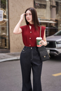 Blusa Roja sin Mangas para Mujer, Cuello Mandarín, Botones al Frente, Satén Elegante, para Oficina, Color Sólido, Corte Regular, MIRANDA - Product Image 3