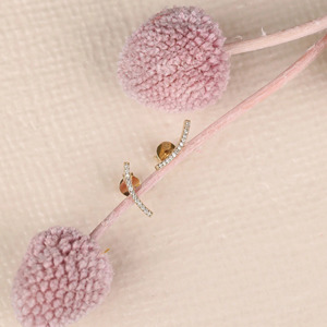 Pendientes de Oro Amarillo con Barra Curva y Diamantes Cultivados en Laboratorio - Product Image 6