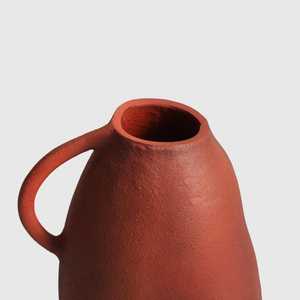 Vase à fleurs en céramique terracotta moderne, vase en métal pour table avec poignée, récipient décoratif minimaliste pour la décoration de la maison - Product Image 4