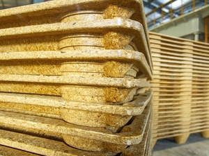 Palet de Madera Reciclada Ligero y Apilable, Presswood GS-1200800, 4 Entradas, 1200x800x130mm, Plataforma Única Moldeada, Carga Estática de 8000kg - Product Image 3