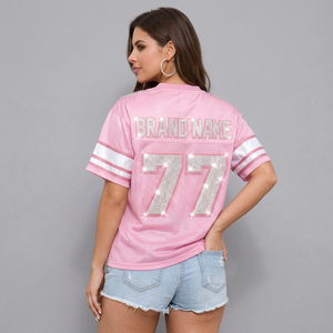เสื้อเจอร์ซีย์อเมริกันฟุตบอลสุดฮิต ประดับคริสตัลวิบวับ สีชมพู แบบสั่งทำพิเศษ เสื้อกีฬาโอเวอร์ไซส์ แขนสั้น ผ้าตาข่าย รับผลิตแบบ OEM - Product Image 2