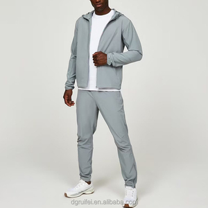 ชุดวอร์มไนลอนกันลมแบบสองชิ้นสำหรับผู้ชาย OEM ผลิตตามสั่ง น้ำหนักเบา เหมาะสำหรับวิ่งและเล่นกีฬา ผู้ผลิตและผู้จัดจำหน่าย - Product Image 3