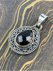 Colgante Personalizable de Cuarzo Ahumado Tallado, para Joyería Unisex, Hecho por JAIPUR SILVER - Product Image 4