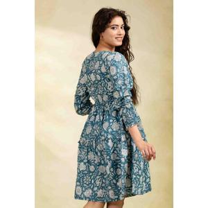 เดรสสีฟ้าอมเขียวลายดอกไม้ แขนยาว คอวี เอวธรรมชาติ ผ้าฝ้ายน้ำหนักเบา เป็นมิตรกับสิ่งแวดล้อม ทรงเอไลน์ ชุดเดรสฤดูร้อนสำหรับใส่ลำลอง - Product Image 6