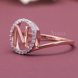 Anillo con Letra Inicial N de Diamante Redondo Cultivado en Laboratorio con Certificado IGI, Oro Rosa/Blanco y Amarillo de 18K, Anillo de Diamante con Letra del Alfabeto Personalizado - Product Image 2