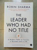 El líder sin título de Robin Sharma, libro en inglés con tapa blanda, motivacional, de negocios y educación, 216 páginas