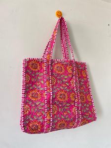 Bolso Tote de Algodón Rosa Acolchado Hecho a Mano, Estilo Bohemio con Paneles Florales, Abierto por Arriba, Casual para Uso Diario, Estilo Vintage - Product Image 4