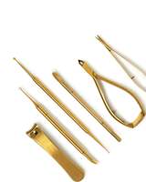 Kit professionnel de manucure et pédicure en acier inoxydable plaqué or, avec logo personnalisé, pour outils durables de repousse-ongles, coupe-ongles et ciseaux.