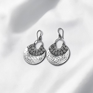 ต่างหูเงินแท้ 925 รุ่น Silver Mountain SKU7674 รูปทรงครึ่งวงกลมแบบตอกลายเกลียว  สำหรับผู้หญิง สไตล์โบโฮ/ชนเผ่า  พร้อมตราประทับ เหมาะสำหรับเป็นของขวัญ - Product Image 6