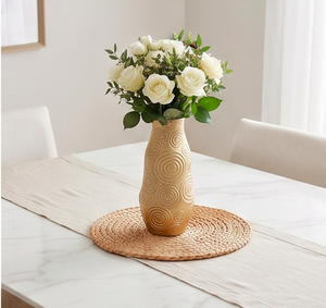Florero Metálico Dorado con Círculos Concéntricos, Pieza Premium Hecha a Mano para Bodas, Celebraciones, Decoración del Hogar y Regalos - Product Image 3