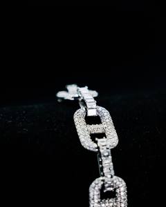 กำไลข้อมือเทนนิสแบบ Paperclip Link ประดับเพชร Moissanite เงินแท้ 925 รุ่น DQ-HH14 จาก RAMDUT IMPEX ทรงบาแกตต์ สไตล์ฮิปฮอป ได้รับการรับรองจาก GRA - Product Image 5