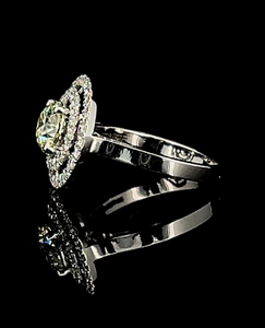 แหวนเพชรรัศมีคู่ที่สวยงามพร้อมหินตรงกลาง1.21 CT และเพชรเน้น0.80 CT - Product Image 4