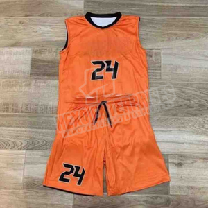 Uniforme de basketball imprimé léger et confortable avec positionnement du logo personnalisé, manches courtes, faible MOQ, tailles personnalisées, fabriqué au Pakistan - Product Image 4