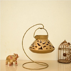 Ensemble de 2 porte-bougies en métal fantaisie avec motif feuille pour la décoration de la maison - Product Image 4