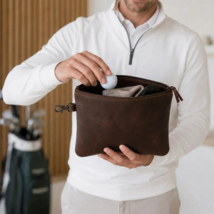 Pochette de golf en cuir faite à la main, avec fermeture éclair de qualité supérieure et organisation pratique, en vente à prix réduit. - Product Image 1