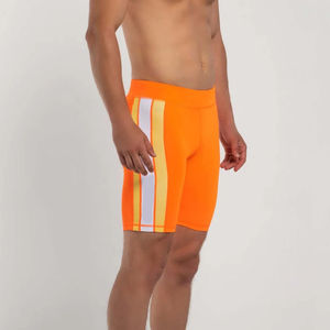 Pantalones cortos de compresión de tela elástica y suave de color naranja para hombre, personalizables, a precio económico, OEM. - Product Image 6