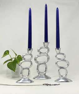 Ensemble de 2 bougeoirs en métal au design papillon pour la décoration de la maison et des mariages, taille personnalisable, écologique et durable. - Product Image 4