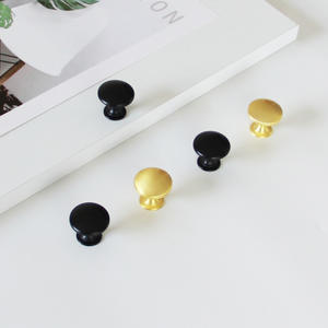 Poignées de meuble rondes contemporaines en plastique écologique et durable, finition noir mat, pour quincaillerie de supermarché - Product Image 1