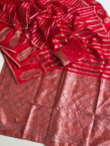 Sari en satin de soie style doux, collection de luxe pour mariages et fêtes, vêtement ethnique traditionnel de créateur, tendance et à séchage rapide - Product Image 2