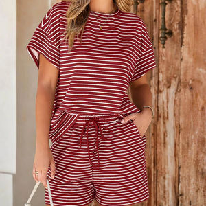 ชุดเซ็ตฤดูร้อนขายดีสำหรับผู้หญิง / แฟชั่นล่าสุด เสื้อผ้าฝ้าย 100% ชุดลำลอง เสื้อยืดแขนสั้นและกางเกงขาสั้นสำหรับผู้หญิง - Product Image 1