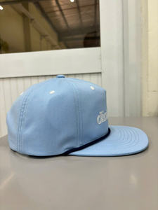 Casquette Snapback Bleu Clair à Visière Plate 5 Panneaux en Sergé avec Broderie Chaîne, Réglable, Style Streetwear, Fabriquée au Vietnam - Product Image 3