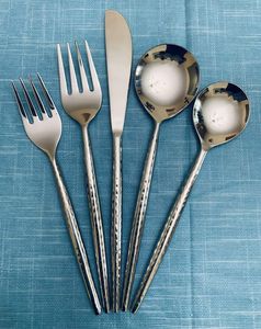 Ensemble de couverts en métal durable, acier inoxydable, design élégant, ustensiles idéaux pour la table à manger et le service en cuisine - Product Image 4