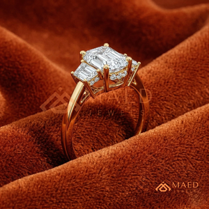 Anillo de Tres Piedras de Moissanita para Mujer, Tono Dorado, Joyería de Compromiso y Aniversario, Estilo Elegante para Uso Diario - Product Image 3