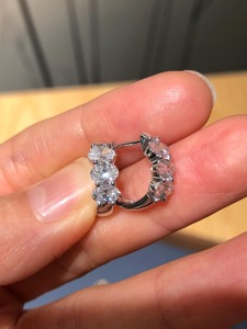 ต่างหูเพชรทรงกลมแบบห่วง 14K ทองคำขาว ดีไซน์เรียบหรูสำหรับผู้หญิง เหมาะสำหรับใส่ทุกวัน เป็นของขวัญหรือใส่ไปงานปาร์ตี้ - Product Image 6